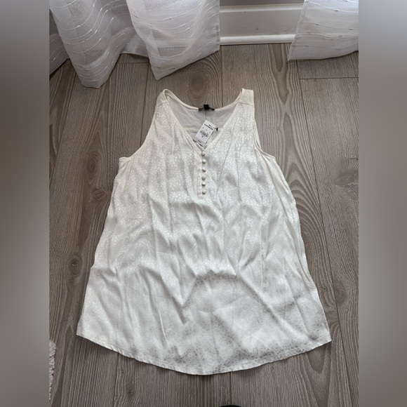 Tops - Express Soft Buttoned Jacquard Snake Textured Sleeveless Blouse